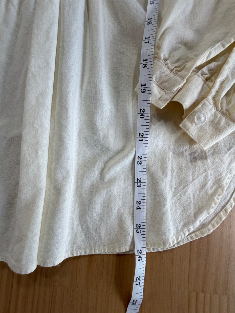 Cream Tee with Green Woven Logo Tag B12 - Picture 4 of 10